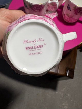 Tazze Royal Albert floreali con farfalle