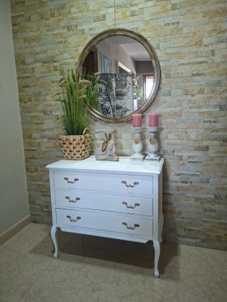 Cómoda de madera, vintage blanca, preciosa.