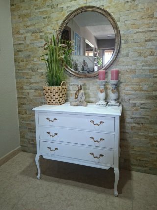 Cómoda de madera, vintage blanca, preciosa.