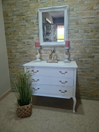 Cómoda de madera, vintage blanca, preciosa.