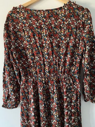 Vestido midi floral Stradivarius T40