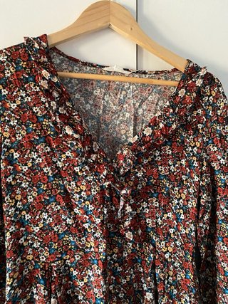 Vestido midi floral Stradivarius T40