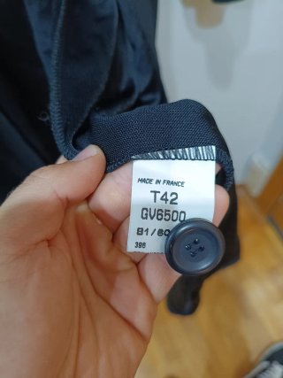 Abrigo fino negro con cuello de pelo