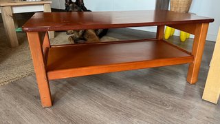 Mesa de centro elevable de madera