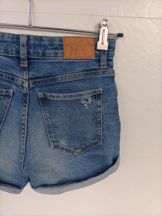 Shorts vaqueros denim azul desgastados Bershka T32