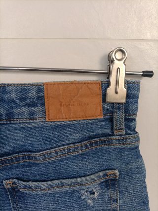 Shorts vaqueros denim azul desgastados Bershka T32