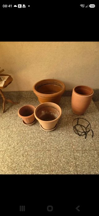 Lotto vasi resina + sottovasi + porta vaso nero ih