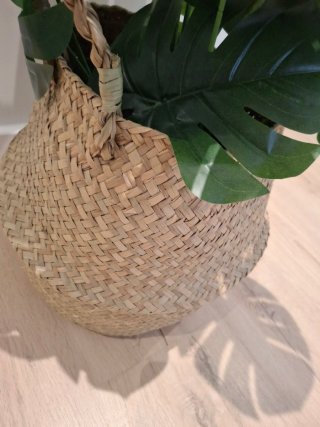 Cesta mimbre plegable con plantas artificiales