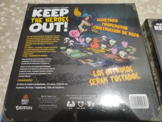 Keep the Heroes Out! + Expansión