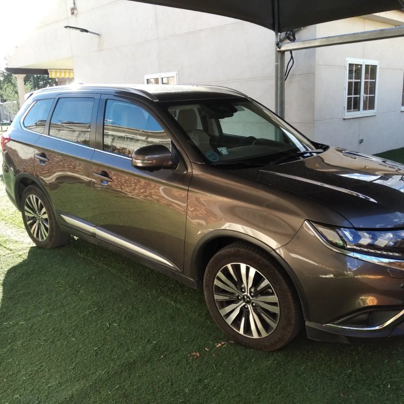 Mitsubishi Outlander 2021 - foto 1
