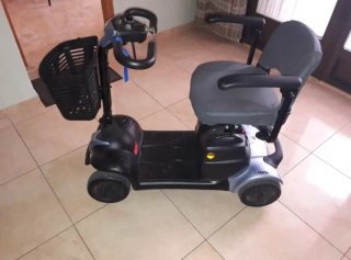 Moto movilidad reducida tipo scooter