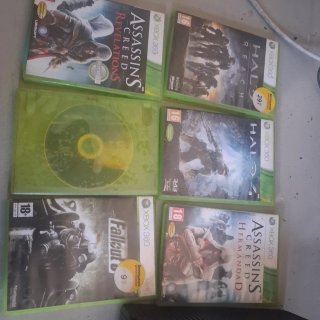 Xbox 360S Negra + Mando y Juegos