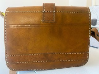 Bolso de cuero marrón