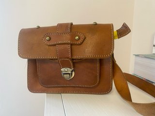 Bolso de cuero marrón