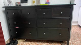 Cajonera de madera oscura