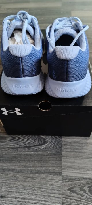 Zapatillas Under Armour Moradas y Blancas