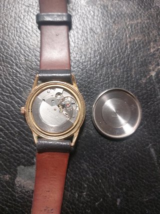 Reloj Lip Automático Extraplano Dorado