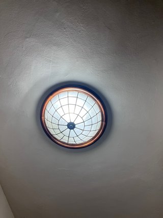 Lampadario in legno e vetro