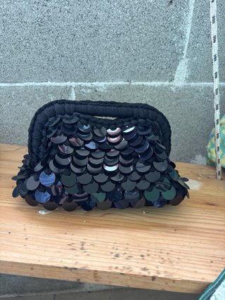 Pochette nera con paillettes