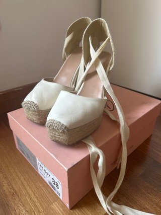 Cuña Piel Beige/Blanco Talla 38 para novia