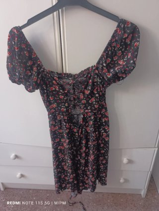 Vestido corto floral Stradivarius Talla S