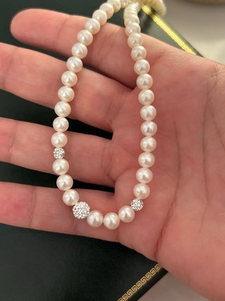 Collar de perlas y oro