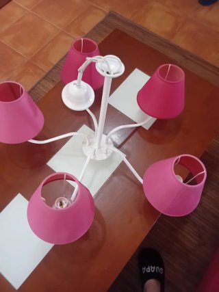 Lámpara infantil rosa y blanca