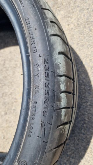 Neumáticos 235/35/19