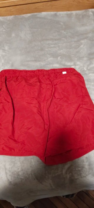 Bermudas de playa rojas