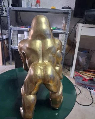 Figura Gorila Dorado Ojos Verdes