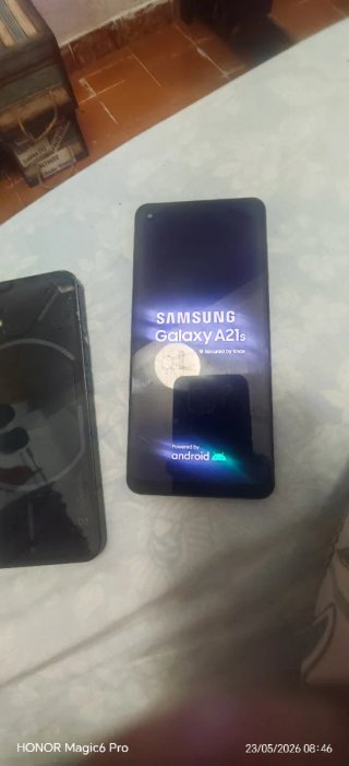 Nothing Phone (1) y Samsung A21s