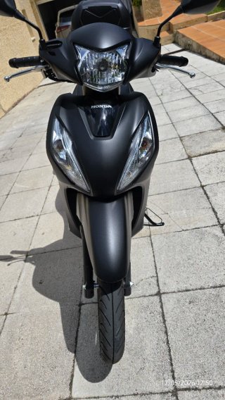 Honda Vision 110cc Negra Mate. Impoluta.