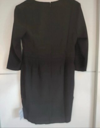 Vestido ASOS DESIGN negro con etiqueta
