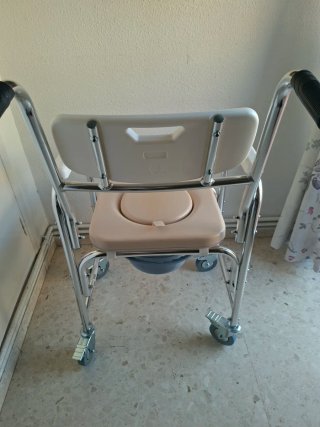 Silla de baño con asiento y respaldo