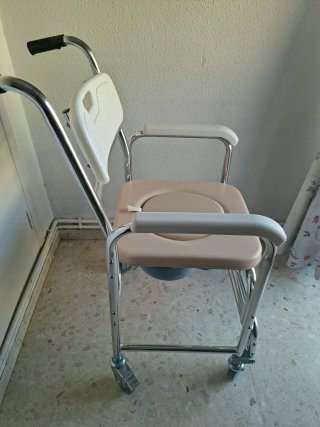 Silla de baño con asiento y respaldo