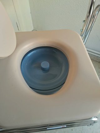 Silla de baño con asiento y respaldo