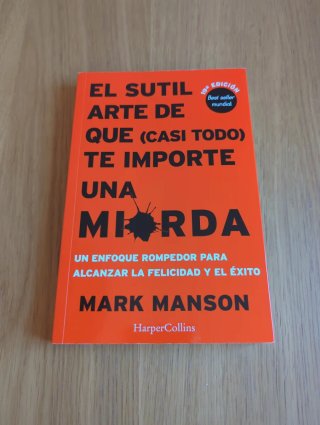 Varios libros economía, empresa y psicología.