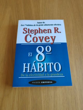 Varios libros economía, empresa y psicología.