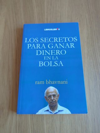Varios libros economía, empresa y psicología.
