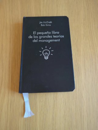Varios libros economía, empresa y psicología.