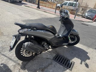 Piaggio Beverly 300 Scooter Negra