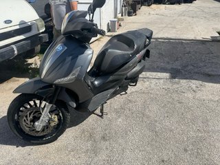 Piaggio Beverly 300 Scooter Negra