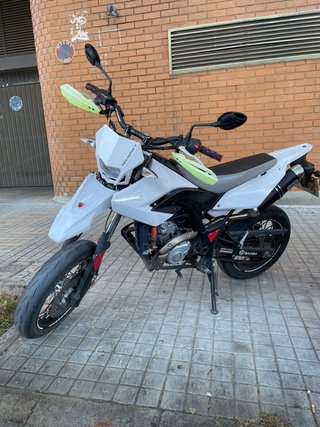 Yamaha WR125X Supermotard Blanca y Roja
