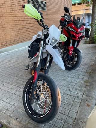 Yamaha WR125X Supermotard Blanca y Roja