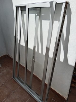 Ventanas de aluminio plateado