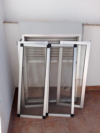 Ventanas de aluminio plateado