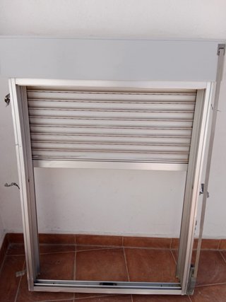 Ventanas de aluminio plateado
