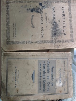 Libro y cartilla de medicina antiguas