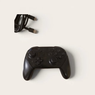 Nintendo Switch 2019 + 2 Pro Controller