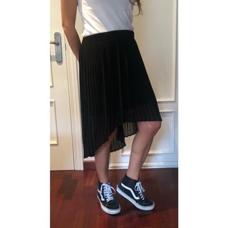 Falda plisada asimétrica Pull&Bear talla 36